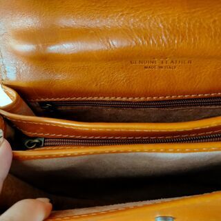 イタリア製可愛いショルダーバッグ。本革使用。の画像