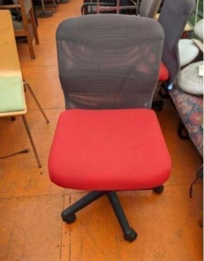 イス中古品現状渡し　赤