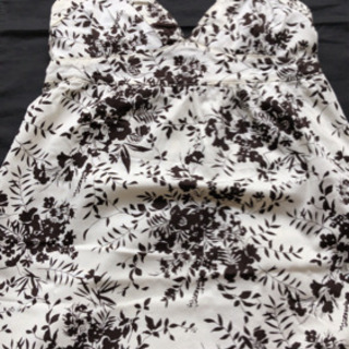 新品　ゴムがたくさん入った　ワンピース　白黒　花　他にもあり