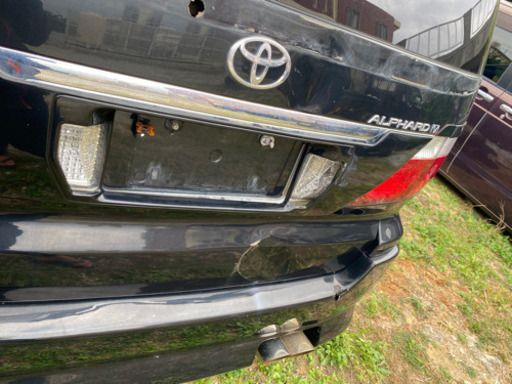 10アルファード　リアガーニッシュ