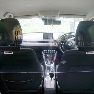 車用飛沫防止パーテーション（助手席側破損有り）