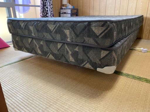 【12/8まで】セミダブル足つきベッド、マットレス付き