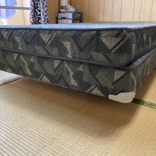 【12/8まで】セミダブル足つきベッド、マットレス付き