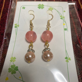 ハンドメイド　ピンクのパールとカラービーズのピアス