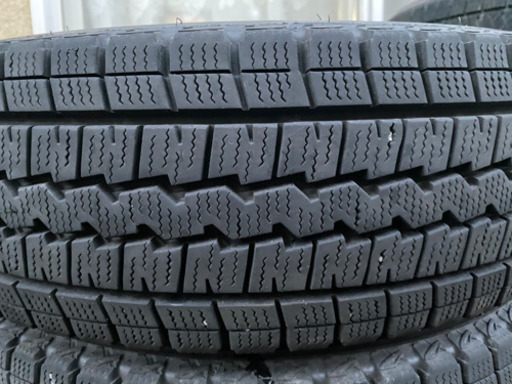 ダンロップSV01スタッドレス195/80R15 107/105L4本 ハイエースバン