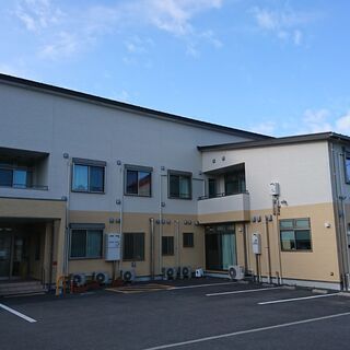 《お祝い金10,000円》【資格取得の研修付き】老人ホーム内での介護のお仕事 / 【with training for qualifications】Caregiver in a nursing home in Wakayamaの画像