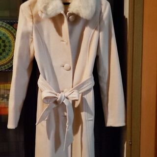 美品　フェルゥロングコート　淡いピンク　ファー付き