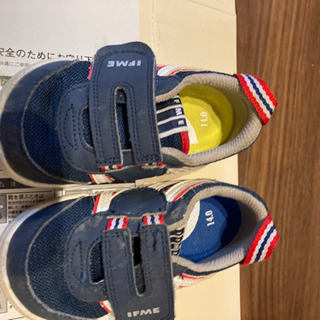 スニーカー