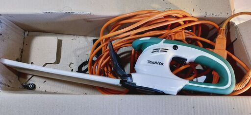 makita マキタ　芝刈り　草刈り　電動　ガーデニング　雑草　剪定