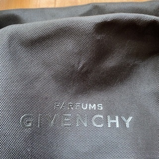GIVENCHY トラベルバックの画像