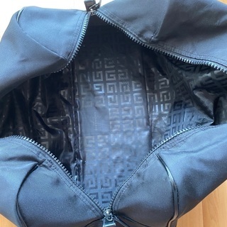 GIVENCHY トラベルバックの画像