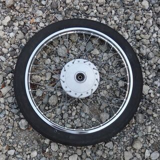 ホンダカブ用？17インチホイール＋タイヤ（2.25-17）