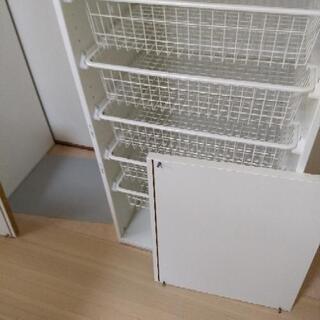 IKEAの棚　3本　7年使用【12月3日に廃棄予定】の画像