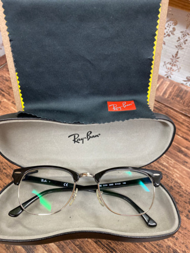 レイバンRay-Banの伊達メガネです。