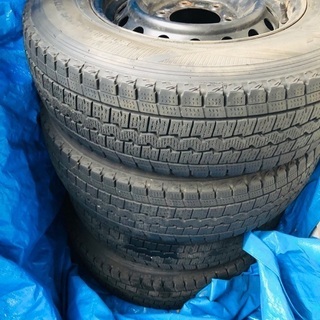 ハイエースのホイール付き冬タイヤ，サイズ　195/80R15中古タイヤ４本