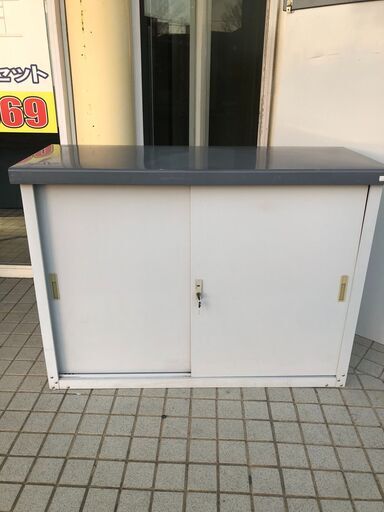 物置　2面 スライドドア　鍵付き
