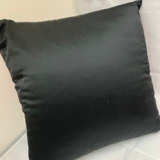 ロベルトカヴァリクッションシルクサテンの画像