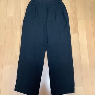 黒パンツ　スラックス