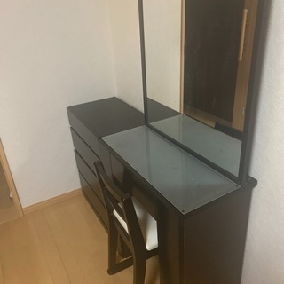 ドレッサーとタンス