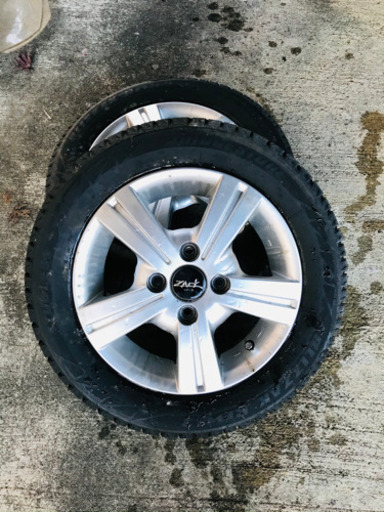 スタッドレスタイヤ。