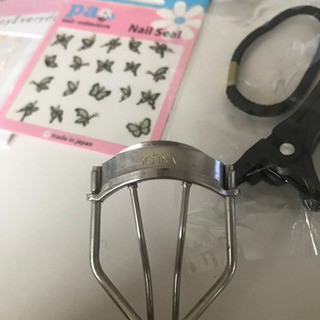 ビューラー　カーラー　ネイルシール　ヘアクリップの画像