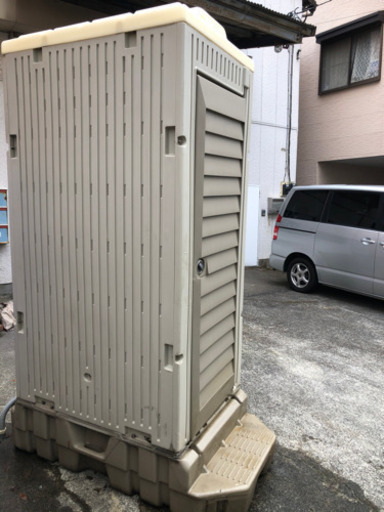 仮設トイレ