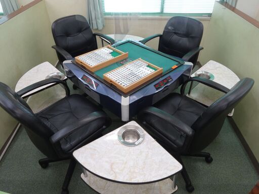 4　全自動麻雀卓　jan-yu α　麻雀牌２セット／点棒／椅子４脚／サイドテーブル４つ付き　引き取りに来られる方限定