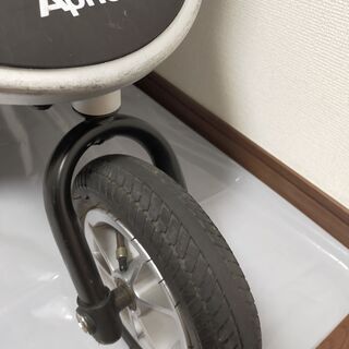 アップリカ スムーヴ  高級ベビーカー 3輪 エアータイヤ  の画像