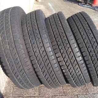 ブリヂストン　スタッドレスタイヤ4本セット　貨物　165R13 LT 6PR 17年製の画像