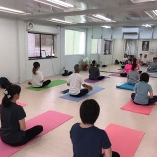 体がかたくても大丈夫。初心者向けヨガ無料体験in福岡県中間市