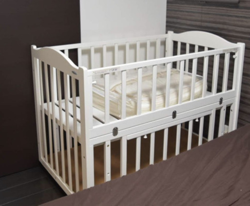 コンビのベビーベッド（布団つけられます）