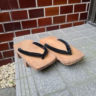昭和レトロな下駄(会津桐)の画像