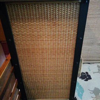 引き出し付き収納棚の画像