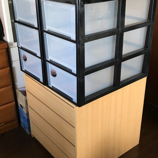 押入れ収納棚、衣装ケース2個の画像