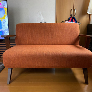 オレンジのソファー