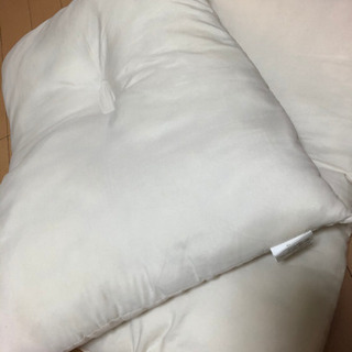 枕2つ 枕カバー新品あり【取引中】