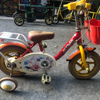 幼児車　12インチ　アンパンマン　2,200円（税込）