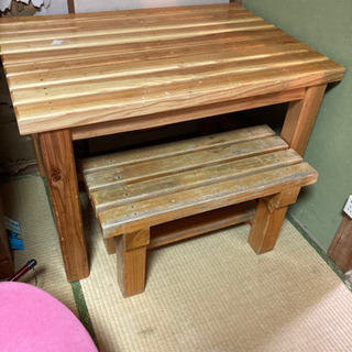 テーブルと、椅子差し上げますの画像