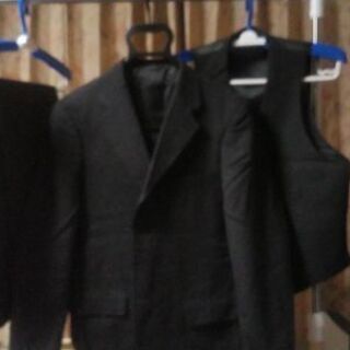 ３つ揃えスーツの画像