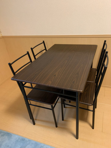 テーブル　イス（4つ）