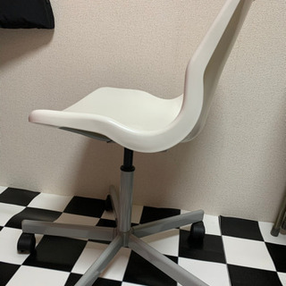 チェアー　ホワイトの画像