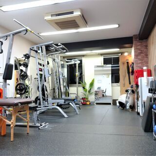 【fis大阪】業務委託契約パーソナルトレーナー募集！一店舗お任せする形態です。豊中駅、江坂駅すぐのパーソナルジムの画像