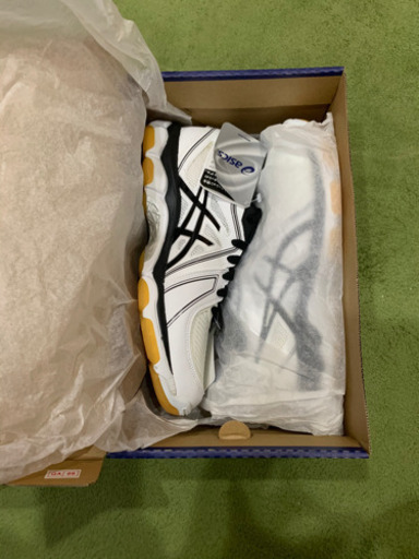 新品 バレーボールシューズ 肘あて 膝あて 靴下