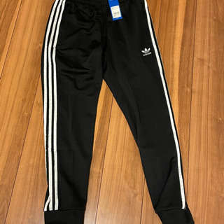 8789円→6800円【新品未使用タグ付き】トラックパンツの画像