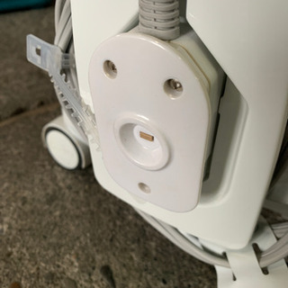 Delonghi 【ドラゴンデジタルスマート】 オイルヒーター X字型フィン7枚 「3~8畳」 エコ運転モード搭載 TDDS0712BL 中古の画像