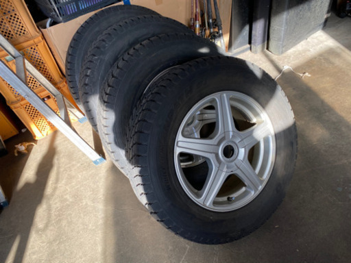 スタッドレス　215/70/R16 99Q