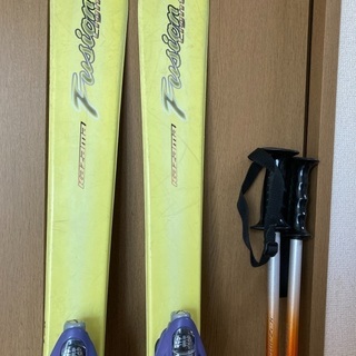 スキー板　　ストックの画像