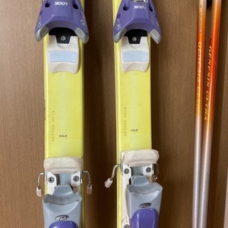 スキー板　　ストックの画像