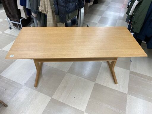 無印良品  リビングでもダイニングでもつかえるテーブル
