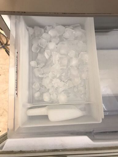 自動製氷機付き！！！　２０１６年製！！！　　三菱３ドア冷蔵庫　４９，９８０円（税込）